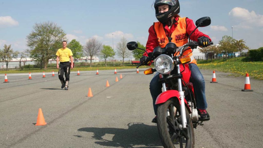 Patente moto: tutte le novità in vigore da agosto 2022