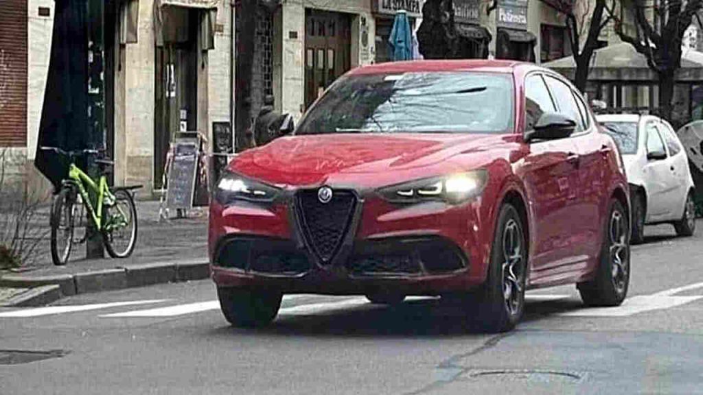 Alfa Romeo, la nuova Stelvio esplode così: le nuove linee sono disarmanti