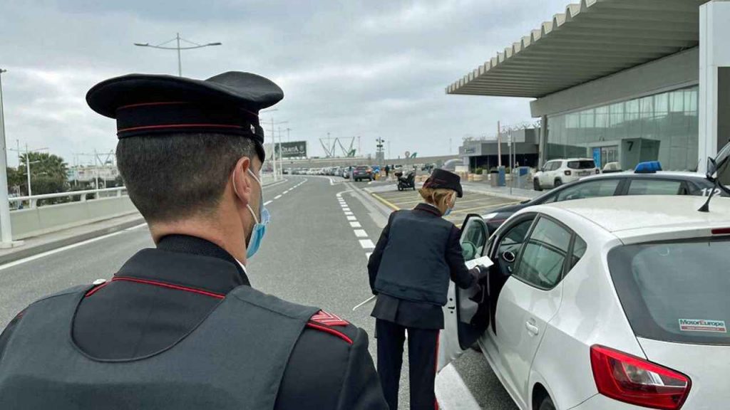 Nuova sanzione, scatta il divieto durissimo: non puoi più guidare (forse) la tua macchina | La multa se ti beccano è di 600€