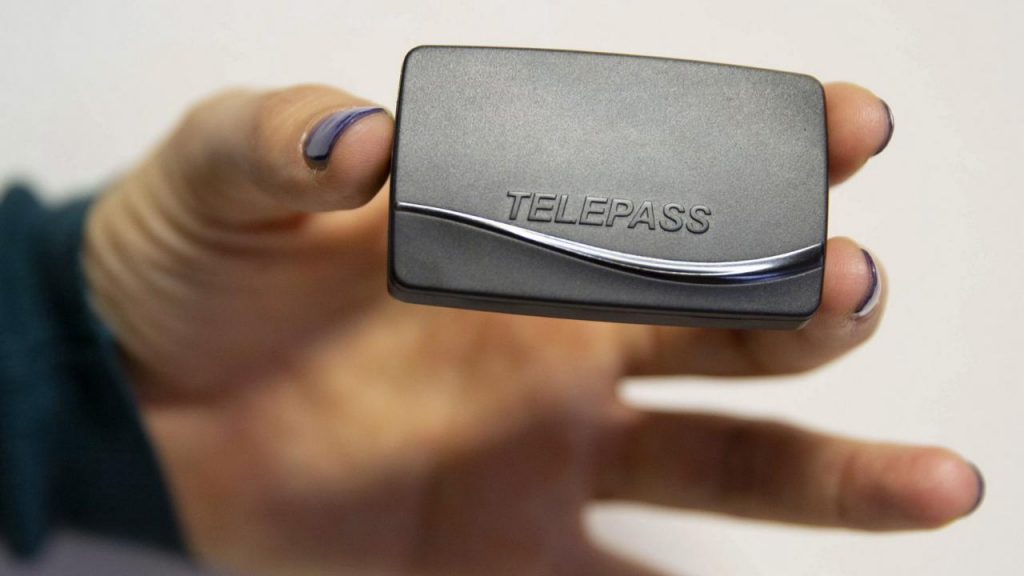 Telepass, non spostarlo mai da lì: arriva la multa clamorosa | Nessuno conosce questa legge