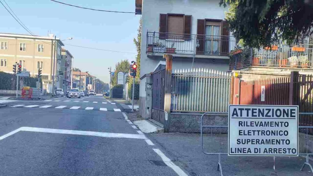 Nuovo dispositivo sulle strade, se lo vedi fai attenzione: ti becca subito e la multa ti arriva a casa