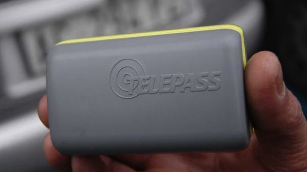 Telepass, non posizionarlo mai così: paghi il doppio ogni volta. L’hai fatto sicuramente