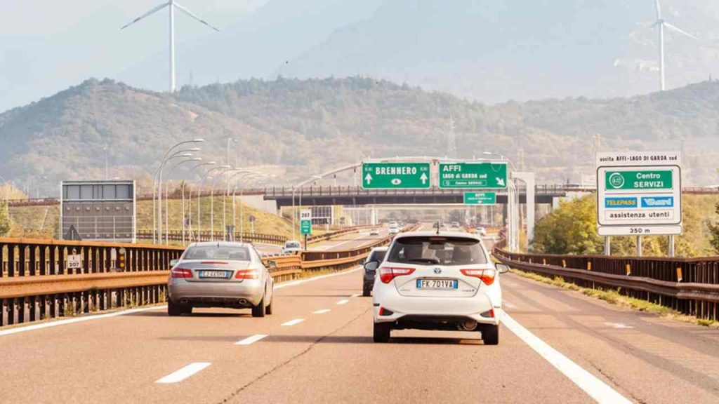 Non premere mai questo tasto della tua auto mentre stai guidando: se ti beccano ti tolgono tutto