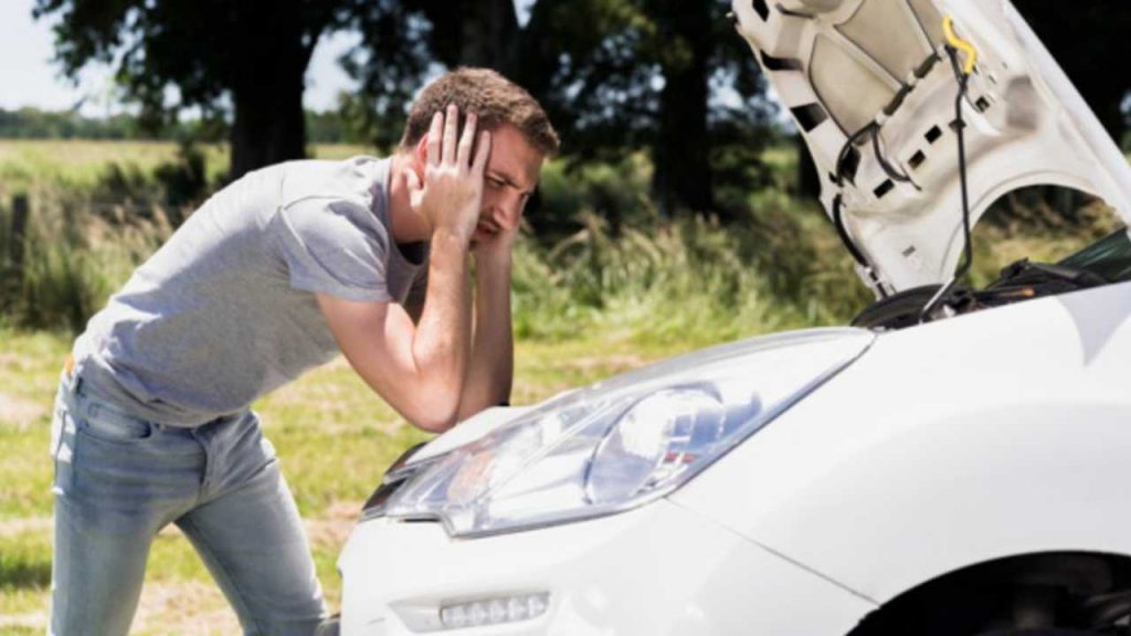 Spia batteria dell’auto, con questo trucco ti salvi la vita: è semplicissimo ma non lo conoscono tutti