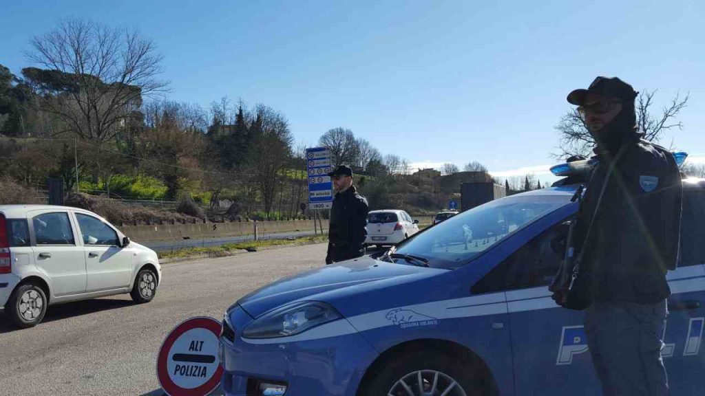 Posto di blocco, stanno controllando a tutti questa cosa nuova dell’auto: stanno piovendo multe