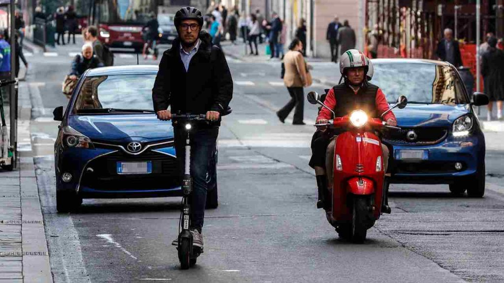 Moto, arriva la nuova legge: costretti a pagare 1100€ all’anno in più | Disastro totale