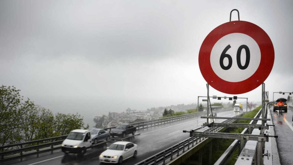 Autostrade, limite a 60 all’ora: è ufficiale | Se lo superi ti multano