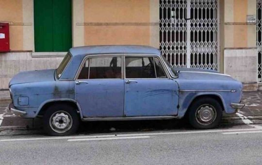 La mitica Lancia Fulvia del signor Fregolent a Conegliano, prima del trasferimento