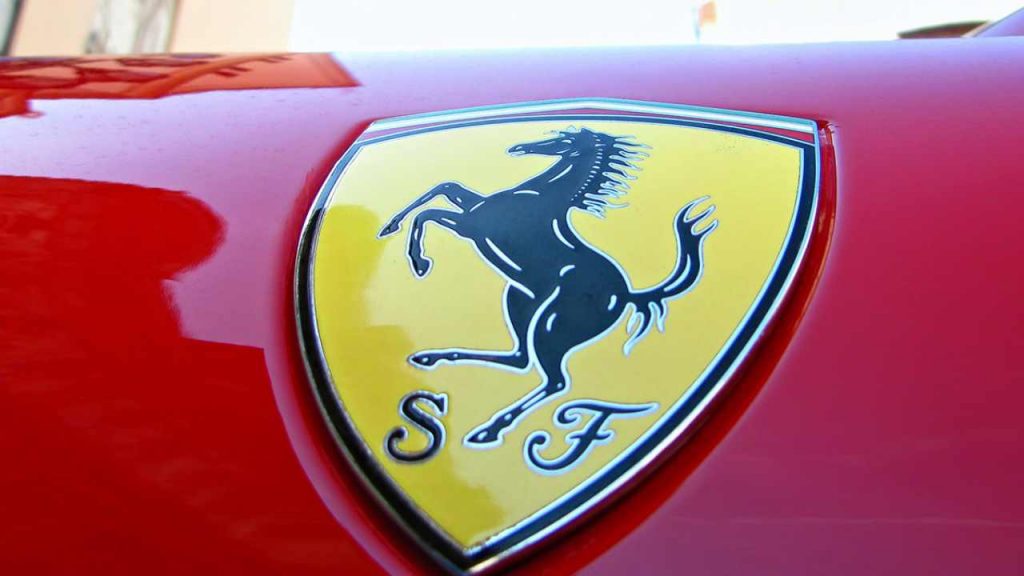 Ferrari che costa come un suv premium? Da oggi si può | Questo modello è pazzesco