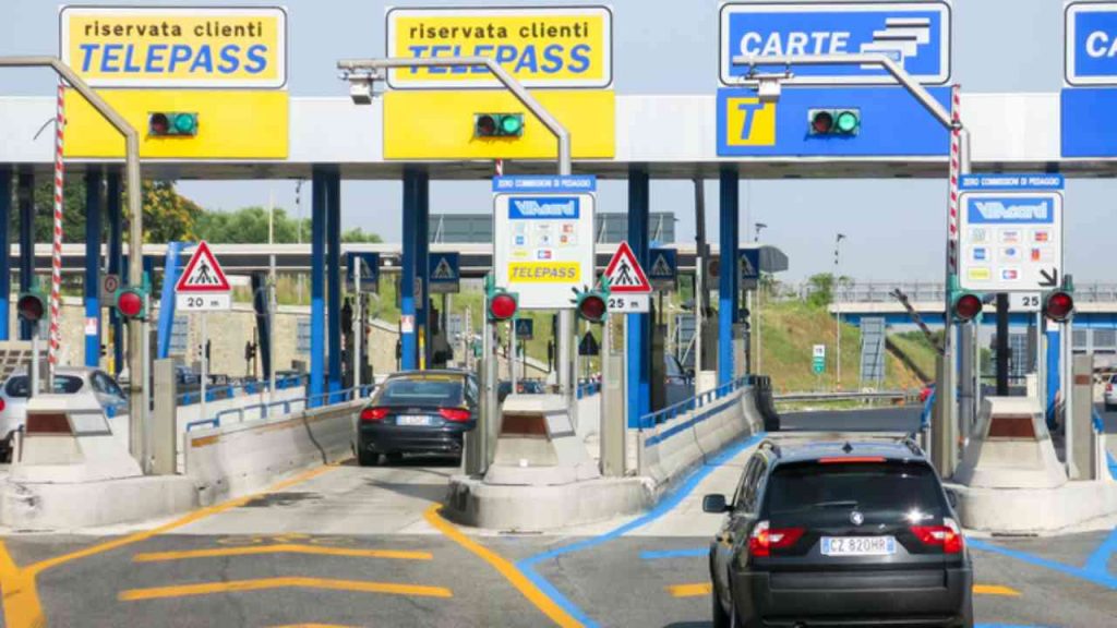 Autostrade, da oggi ti ridanno i soldi dei pedaggi: ecco come fare la richiesta