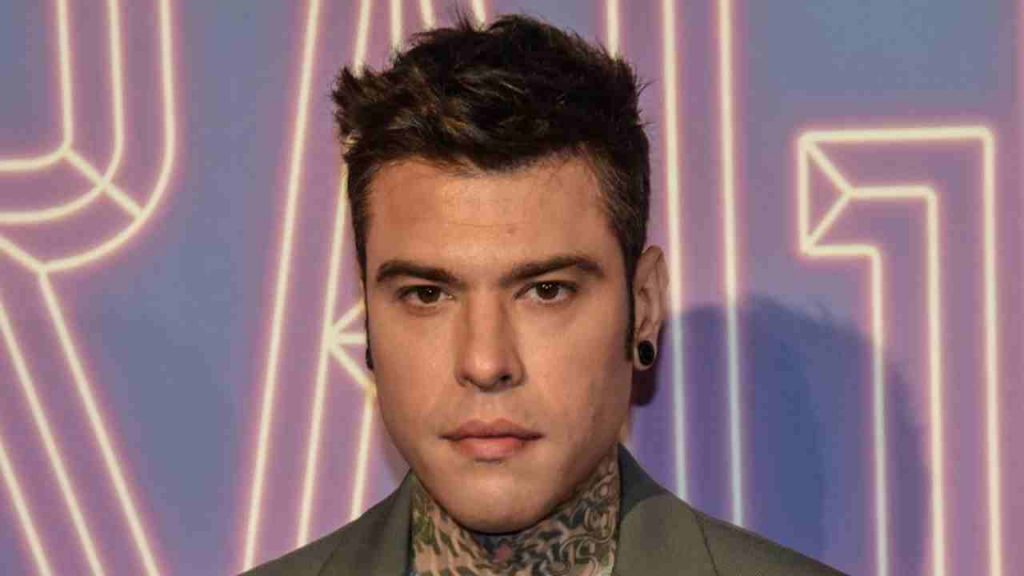 Fedez, nuovo amore improvviso: l’ha mollata proprio per lei | È Italiana e tutta curve