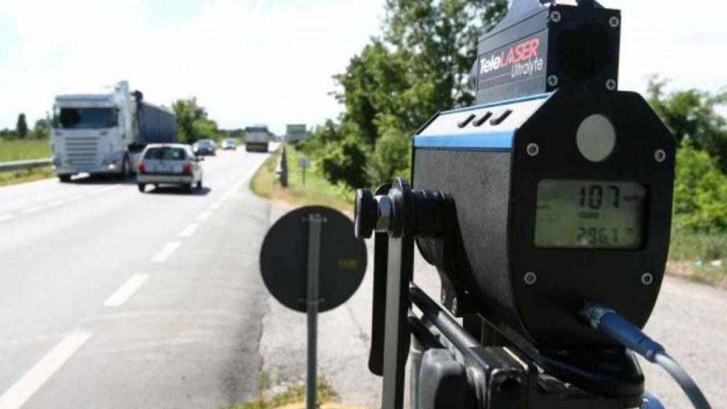 Codice della strada, multe alle stelle per eccesso di velocità: si arriva a 200.000€ | Automobilisti nel panico