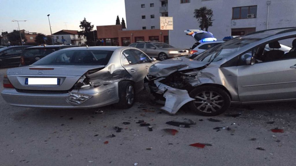 Incidente d’auto, se non fai questo sul momento il risarcimento non ti arriva: la nuova legge