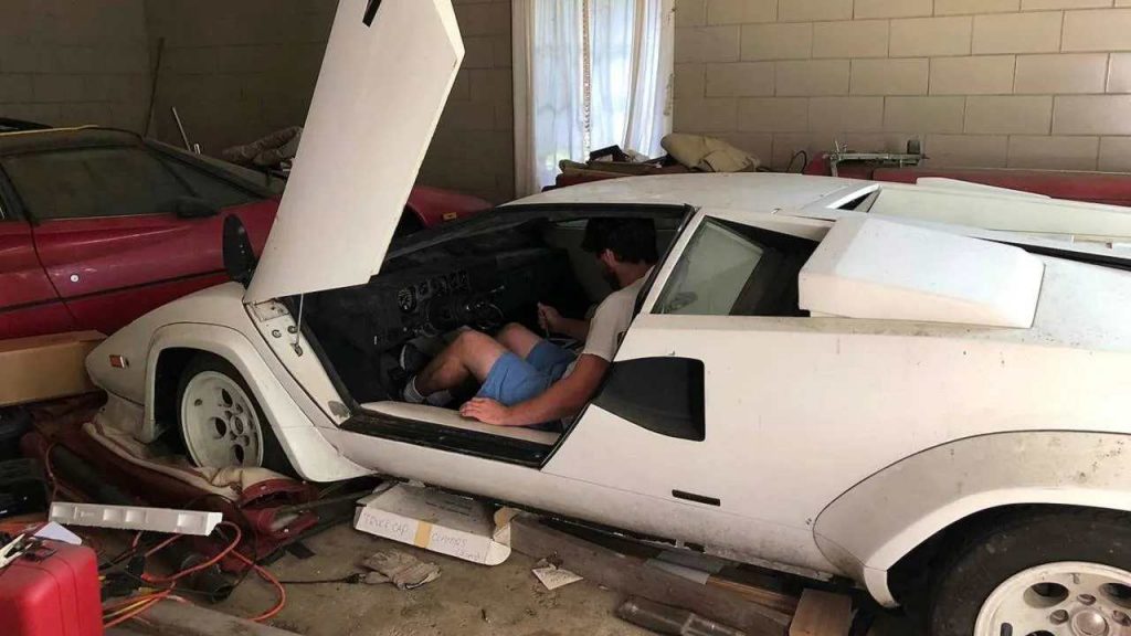 Lamborghini, ritrovato un esemplare da mezzo milione di euro così: il garage dei nonni fa grandi regali