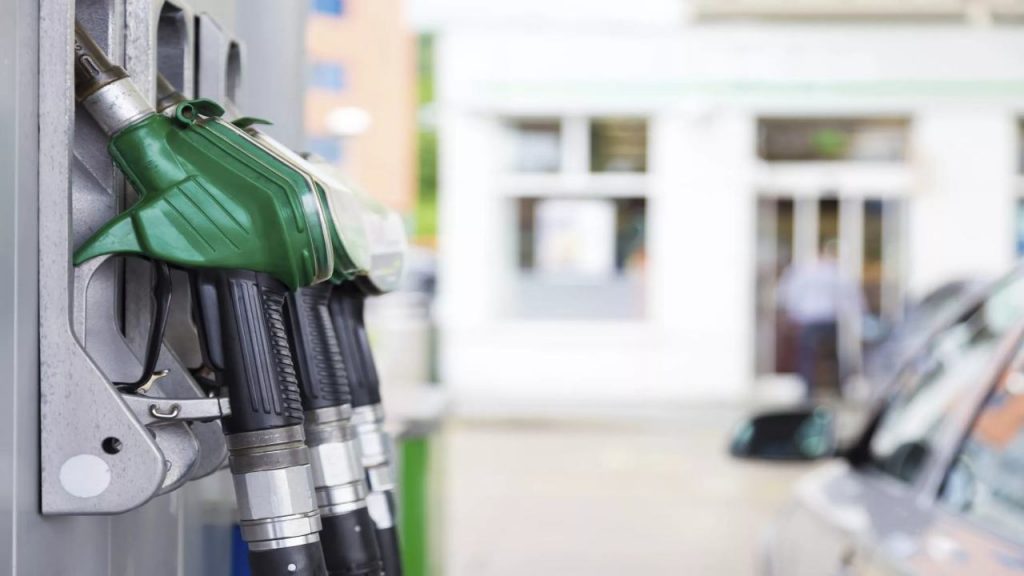 Prezzo benzina a 2€: l’annuncio del governo è uno shock per gli automobilisti