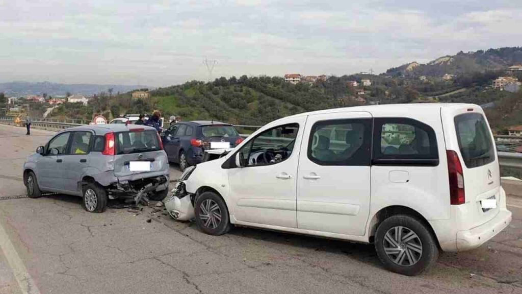 Tamponamento auto, quando succede fai subito questa cosa: se non lo fai rischi di perdere tutto