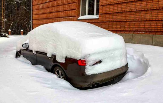 Auto coperta dalla neve