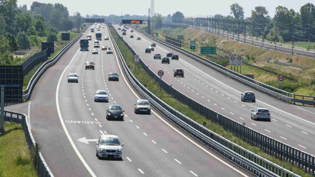 Dal primo gennaio aumentano i pedaggi: queste saranno le nuove tariffe I Devi adeguarti se non vuoi fare un viaggio infinito