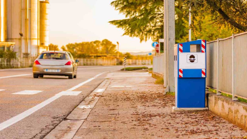 Autovelox, un trucchetto ti fa subito capire se sono accesi o no I Non rischi mai la multa