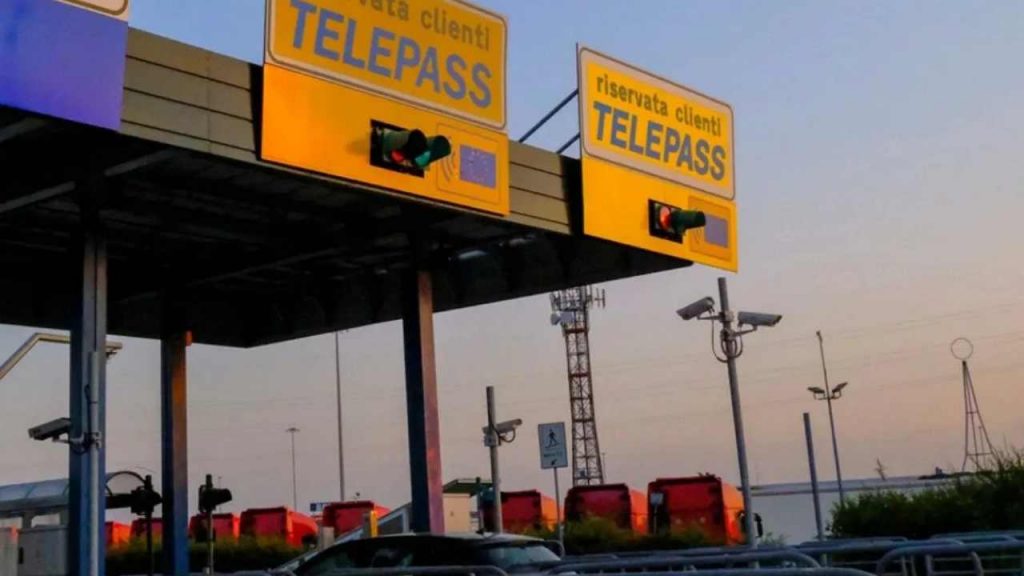 Telepass, occhio a come lo utilizzi: un errore del genere lo paghi fino a 1550€