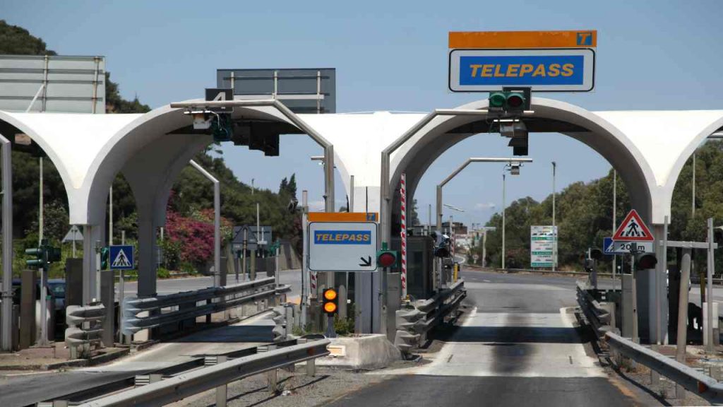 Telepass, arriva l’aumento ma finalmente c’è la luce: puoi dirgli addio | Non dovrai più pagarlo per forza