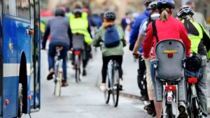 Bici su strada, occorre seguire regole molto importanti di condotta