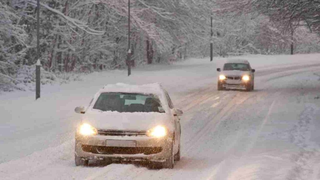 In inverno tutte le mattine guidi rischiando una multa da 173€ e nemmeno lo sai I Il Codice della Strada è chiaro, è vietato