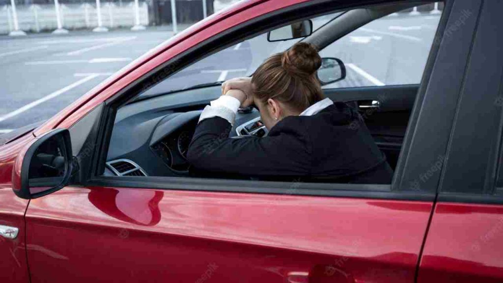 Guida in strada, questa manovra non farla mai: ogni giorno ti capita di farlo ma è illegale | Per pagare la multa ti serve un mutuo