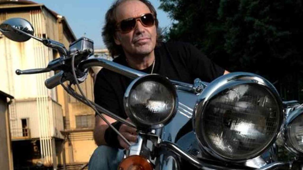 Vasco Rossi, avete mai visto la moto del mito del rock italiano? Sembra un’astronave spaziale