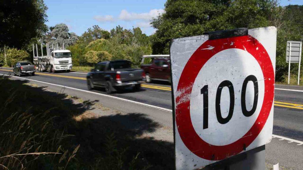 Autostrade, il limite scende a 100km/h: la decisione disastrosa per gli automobilisti