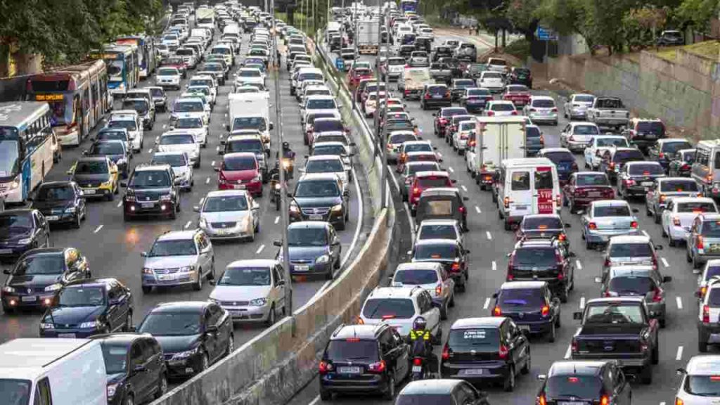 Traffico in città, con questo piccolo trucco lo eviti definitivamente I se ti beccano ti multano