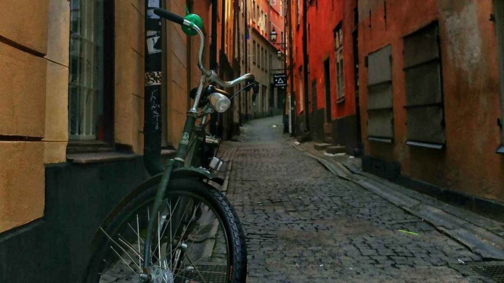 Codice della strada, da oggi non andare più così in bicicletta I Il divieto è assoluto e la multa è un salasso