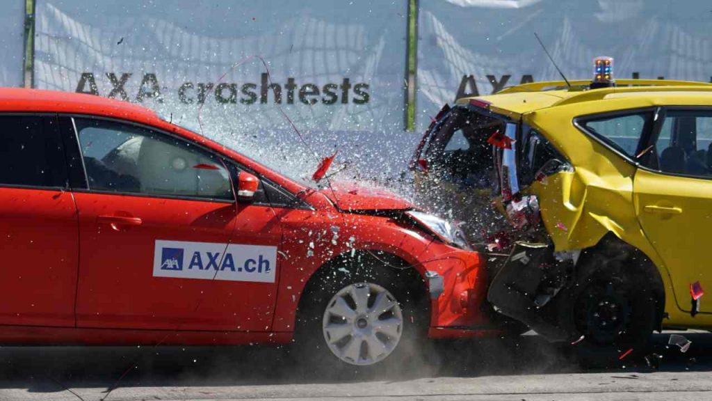 Cosa succede alla tua auto se fa un incidente a questa velocità? Un simulatore te lo dice I I risultati fanno impressione, rallenti subito appena li vedi