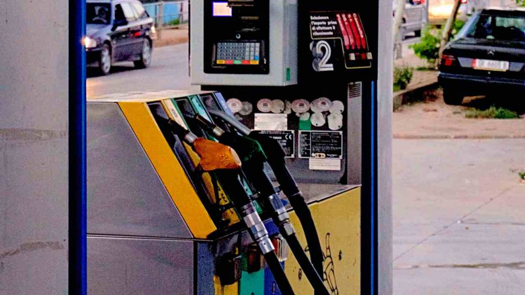 Benzina, con questo metodo ecologico e legale diventa gratis I Nessuno può impedirtelo