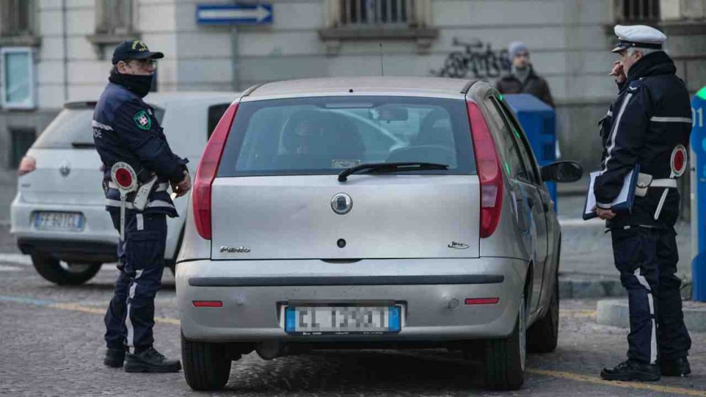 Questo difetto nella tua auto ti costa caro: mazzate fino a 1730 euro se non te ne accorgi