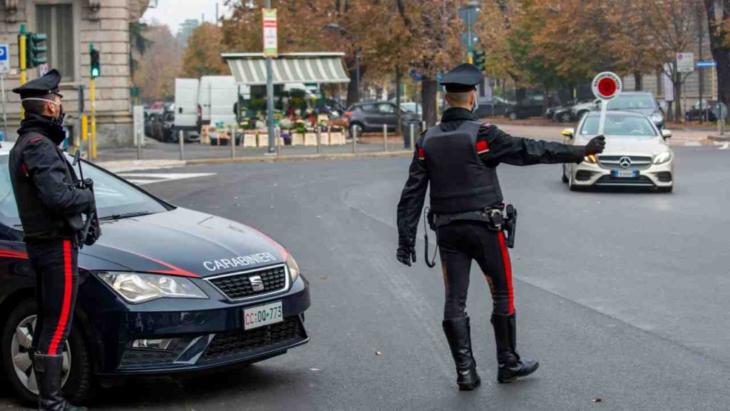 Posto di blocco, da oggi controllano anche questo: stanno beccando tutti | Multe a raffica