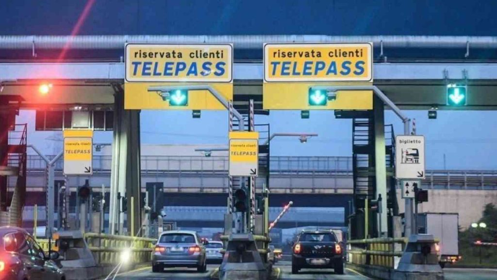 Telepass, i ‘furbetti’ hanno le ore contate: da oggi le multe fanno davvero paura | Cifre incredibili