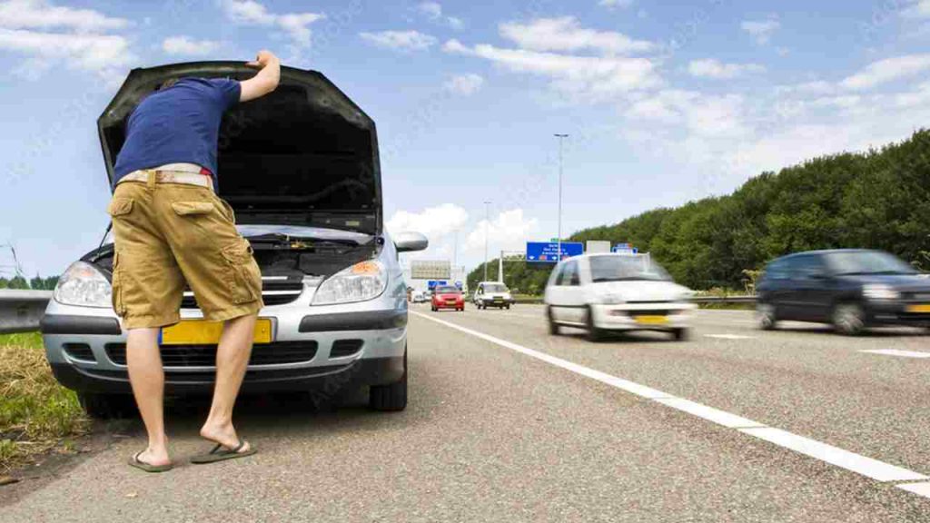 Se senti questo rumore alla tua auto non scendere mai a controllare: ti rubano tutto in pochi secondi