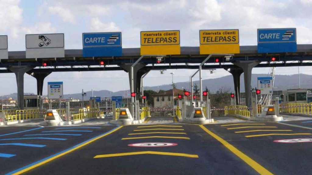 Telepass, questa ‘bravata’ ti costa una sanzione esemplare: multa stratosferica e danni penali