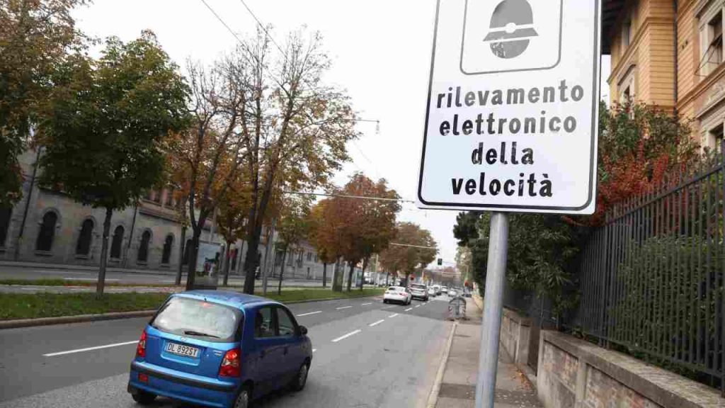 Autovelox, se vedi questo qui cambia subito strada: al nuovo modello non sfugge più nulla