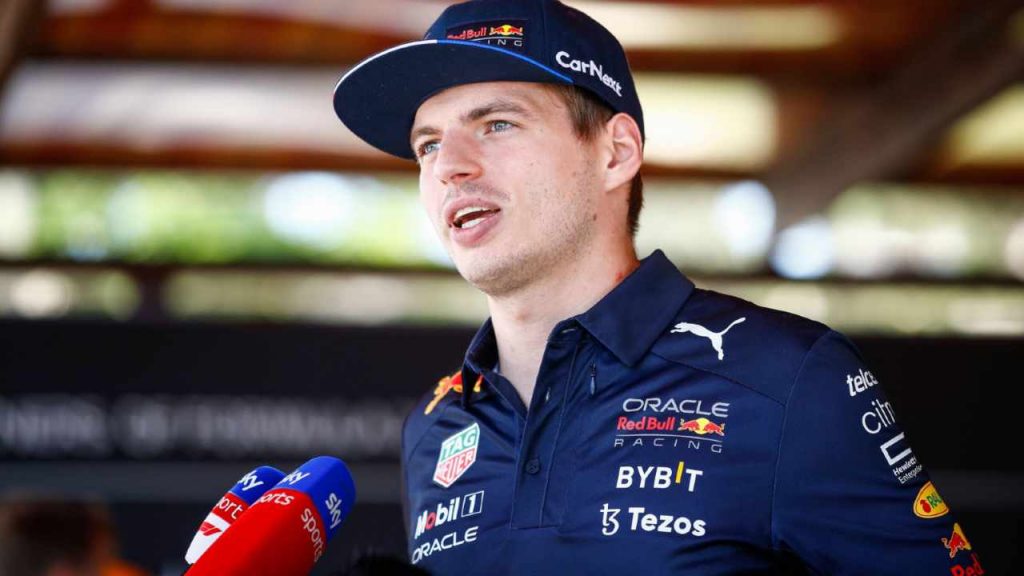 Max Verstappen, il campione del Mondo a bordo della Ferrari: è tutto vero, i tifosi ancora non ci credono