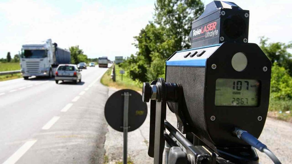 Nuova legge, 50 km/h su queste strade, se superi questo limite finisce malissimo: 1500€ di multa immediate