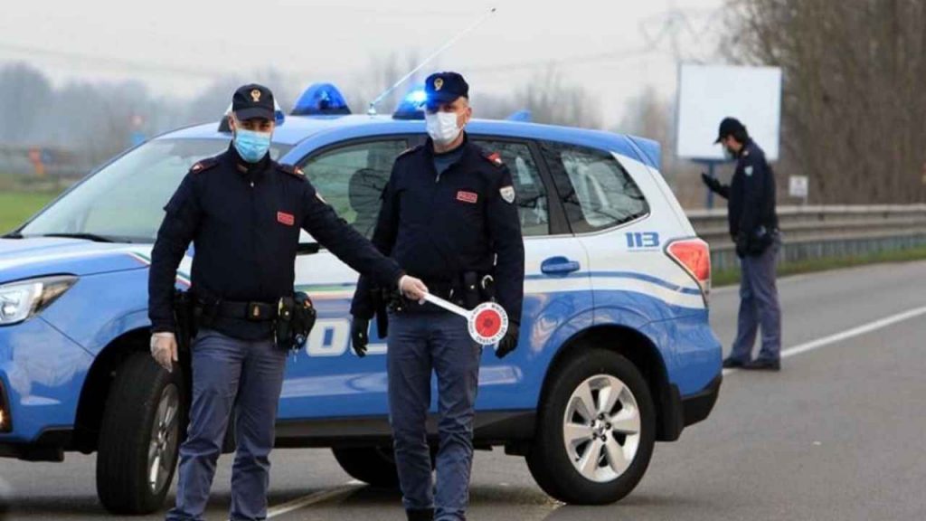 Codice della strada, non puoi più tenere la tua auto sporca: se non è così ti fanno una multa spaziale | Ecco i dettagli