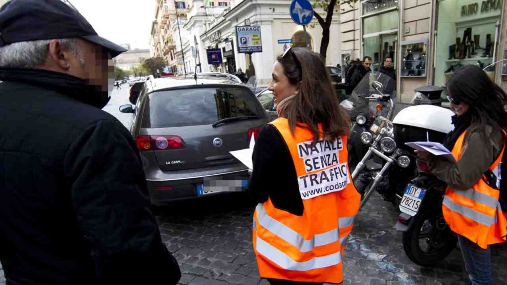 Codice della strada, quando la maleducazione diventa reato: i rischi vanno oltre la sanzione | Finisci sul penale