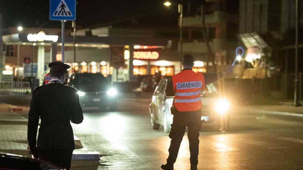 Posti di blocco, da oggi ti controllano anche questo: stanno multando tutti | Mettiti subito in regola