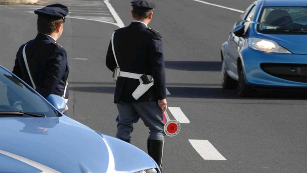 3000€ di sanzione, se hai questo dettaglio sulla targa non sei più in regola: il nuovo obbligo