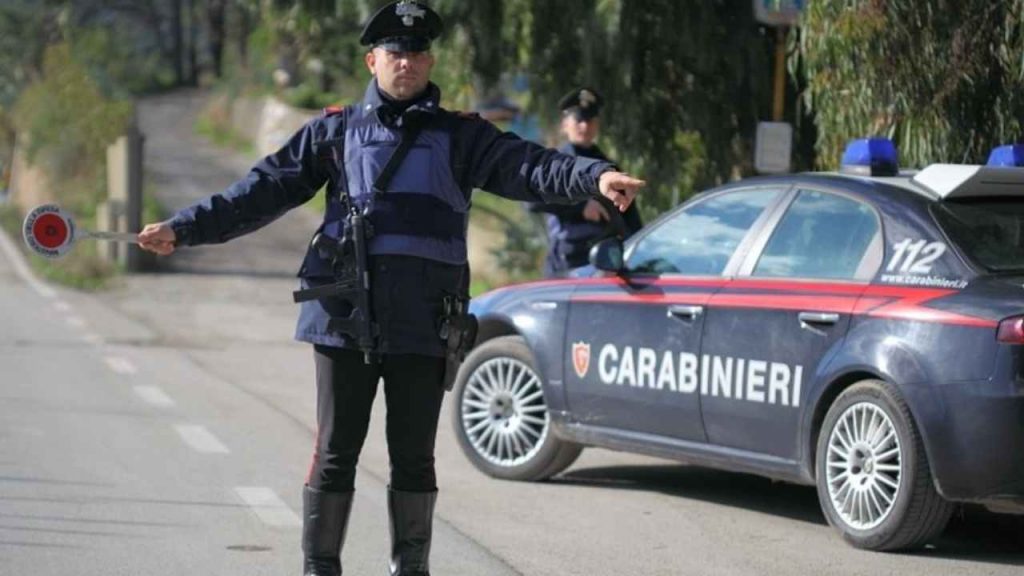 Posto di blocco, se ti trovano così ti ritirano tutto: la patente non basta più