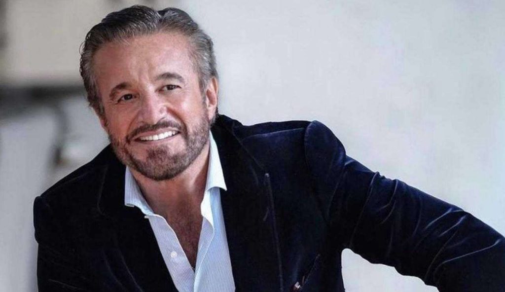 Christian De Sica, avete visto che auto guida? Una vera bestia | Costa come un appartamento