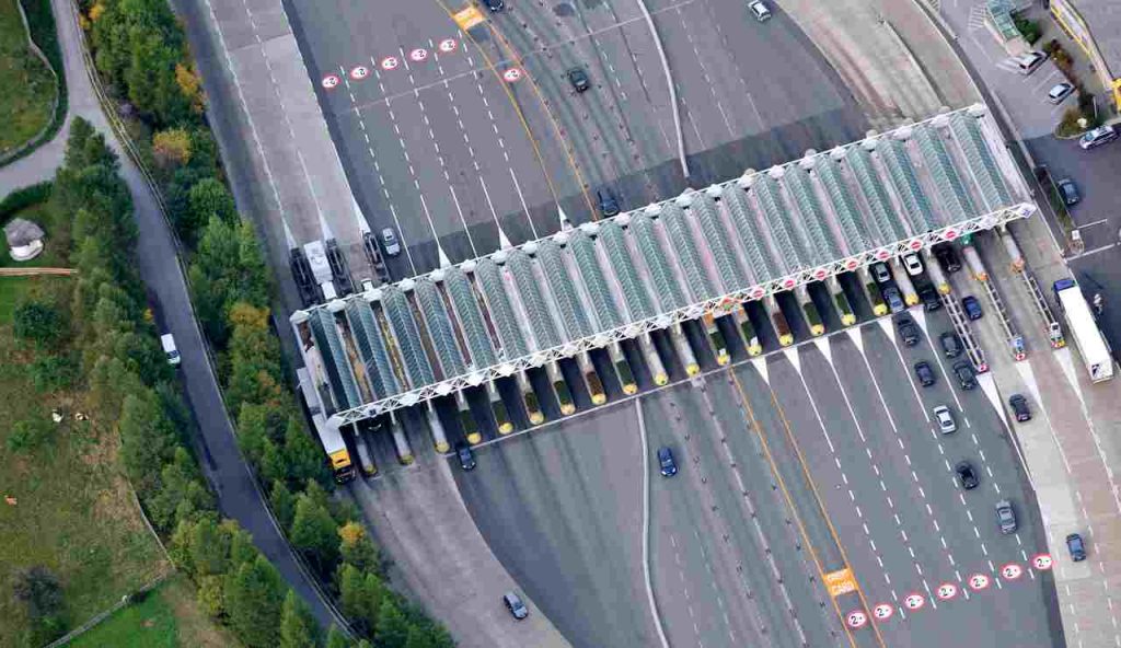 Casello autostradale, addio pagamento del pedaggio: diventa gratuito