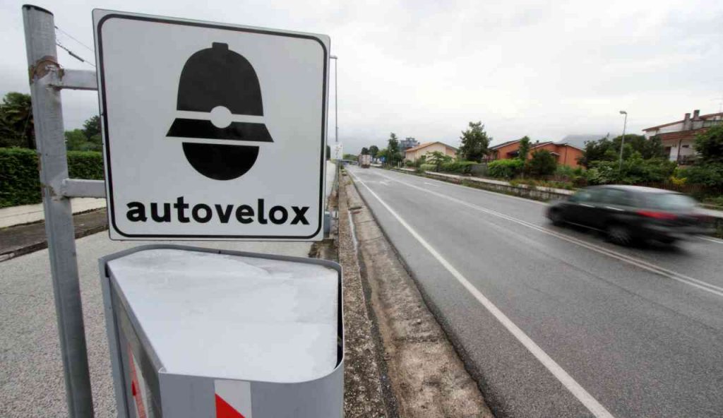 Autovelox, se era di questo colore non vale la multa: riprenditi i tuoi soldi